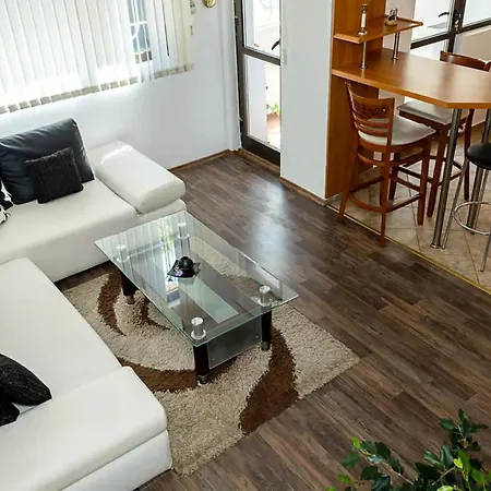 Comfortable 2br Maisonette Near Center By Flat Manаger Apartamento