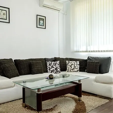 Апартамент Comfortable 2br Maisonette Near Center By Flat Manаger *